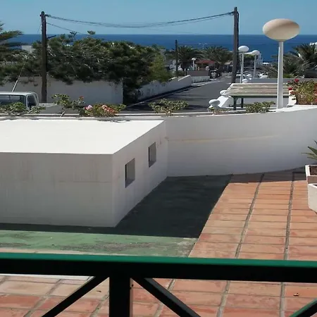 Puerto Del Carmen Sleeps 4 Wifi Apartment *